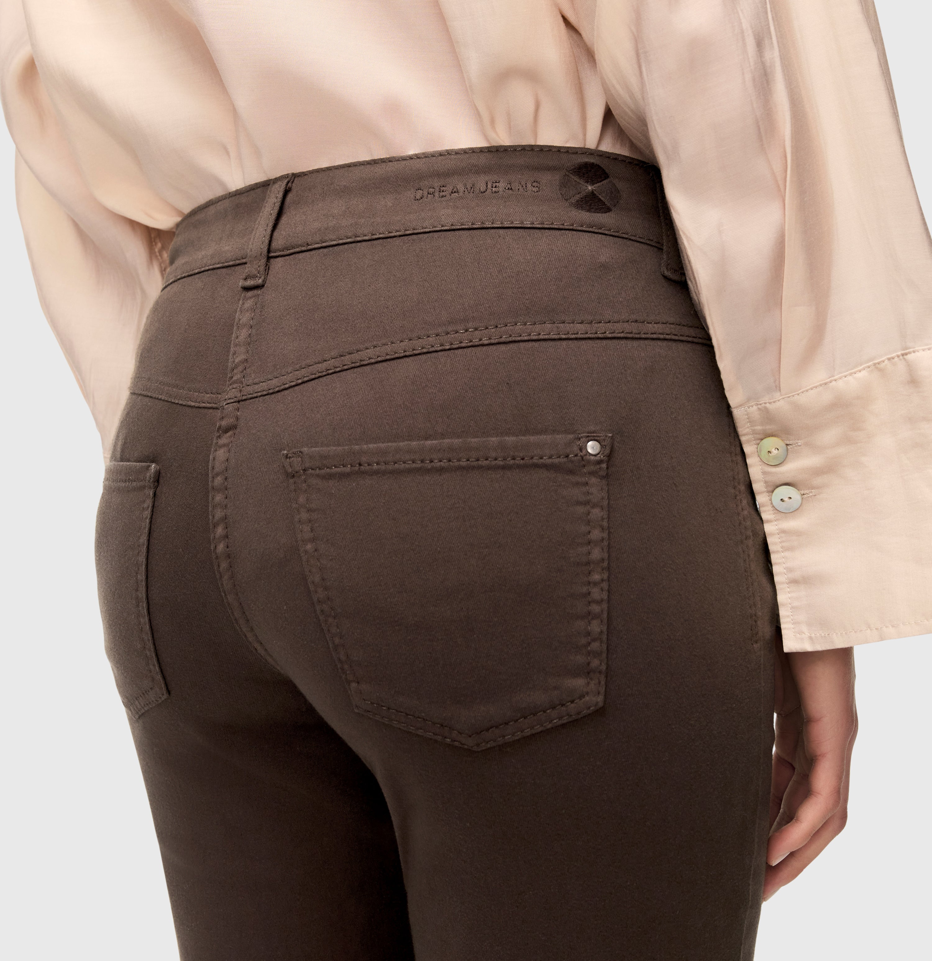MAC Dream Straight Fit – Deep Brown