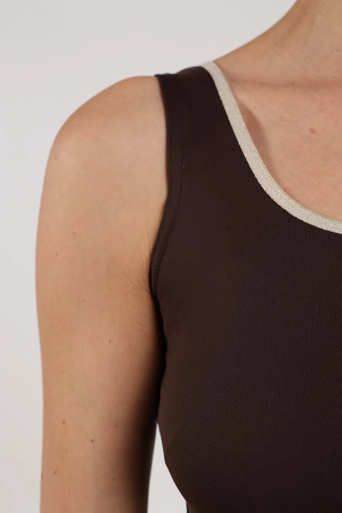Nukus Juba Singlet Dark Chocolate
