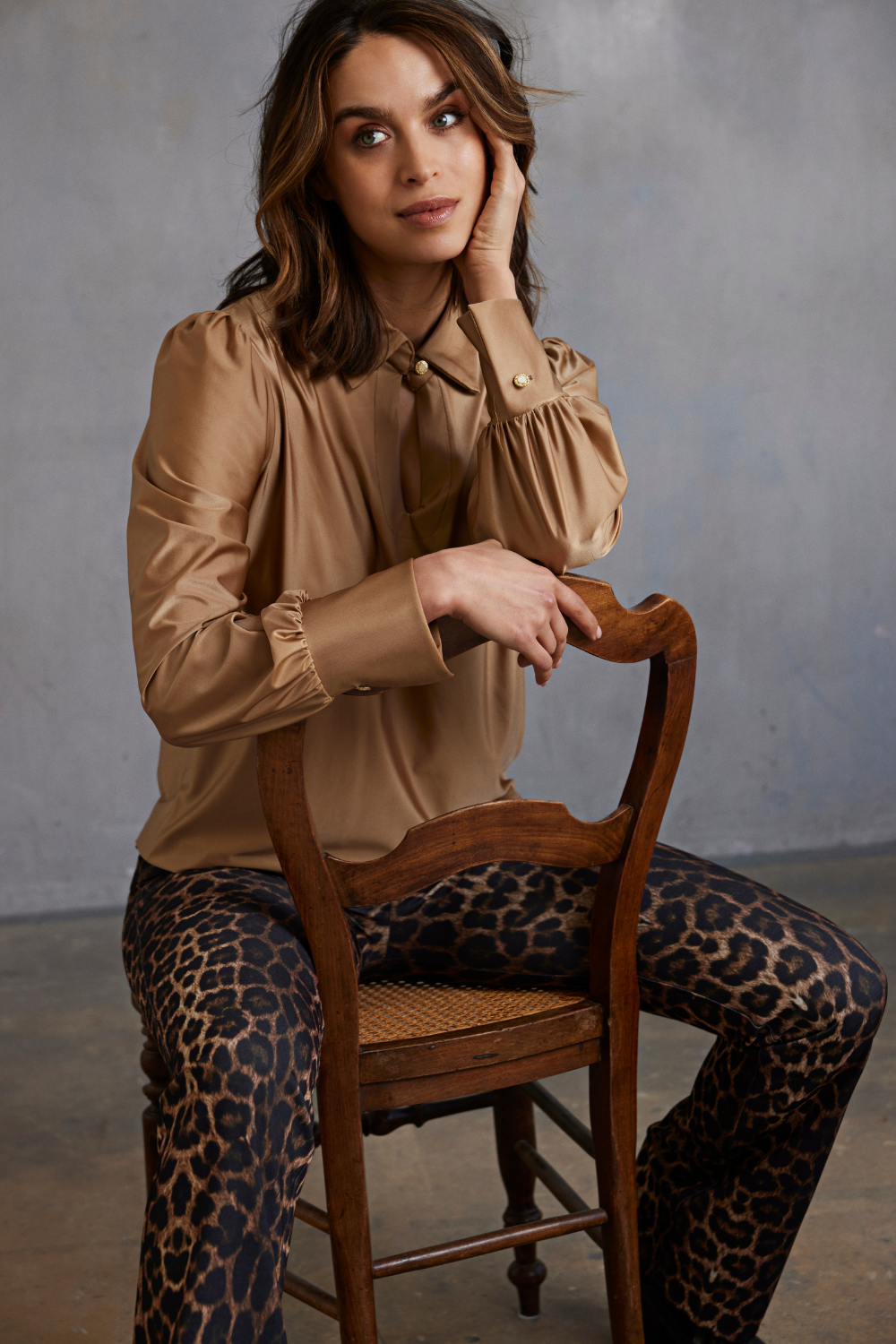 Helena Hart top Seda glans camel