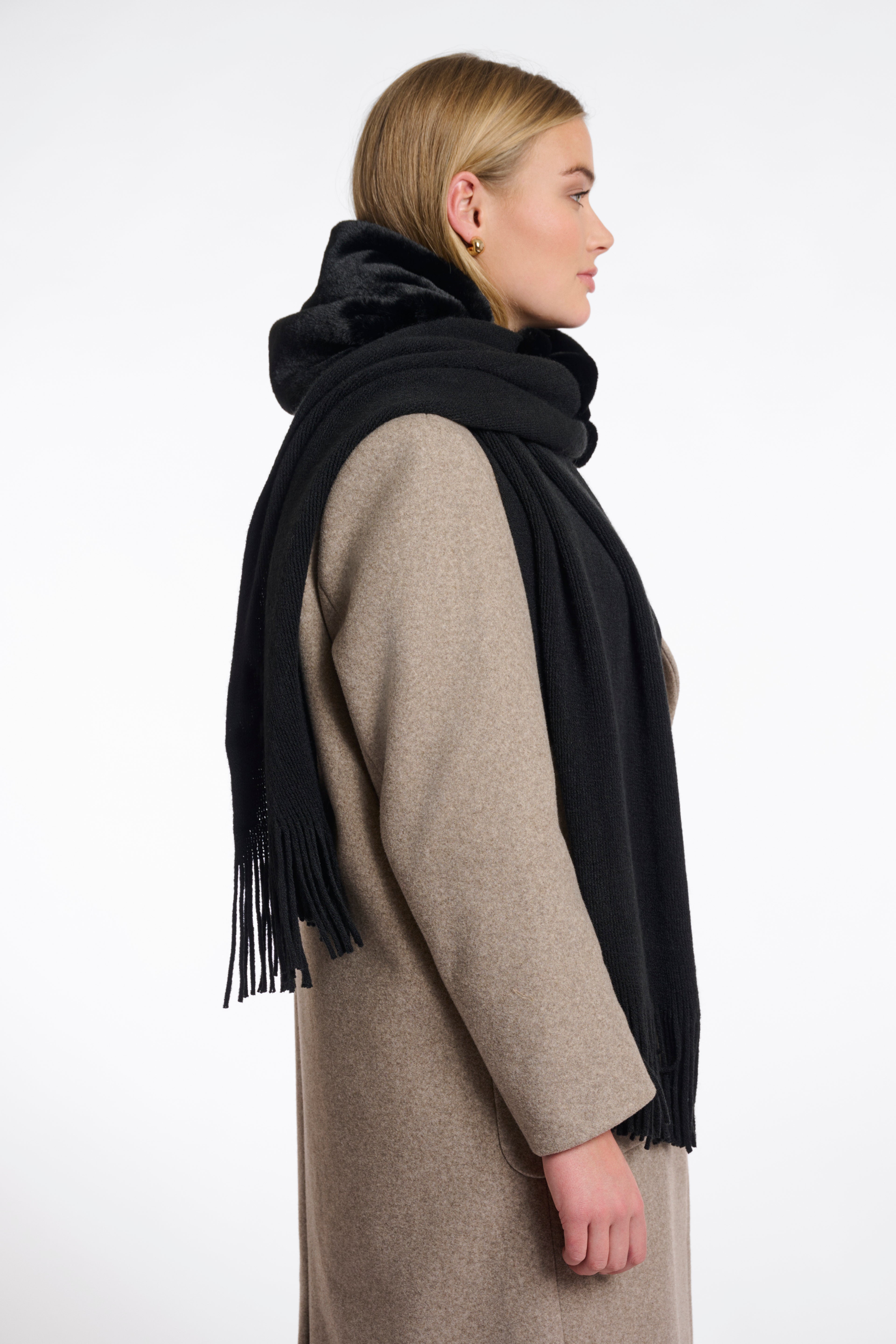 Rino & Pelle Vlien shawl zwart