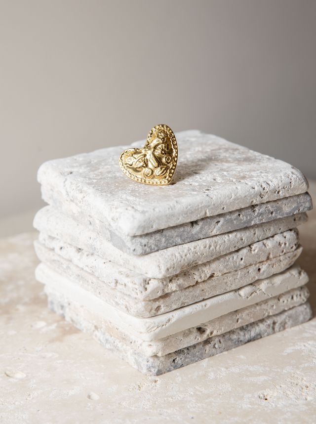 Rose & Camellia – Heart Face Statement Ring