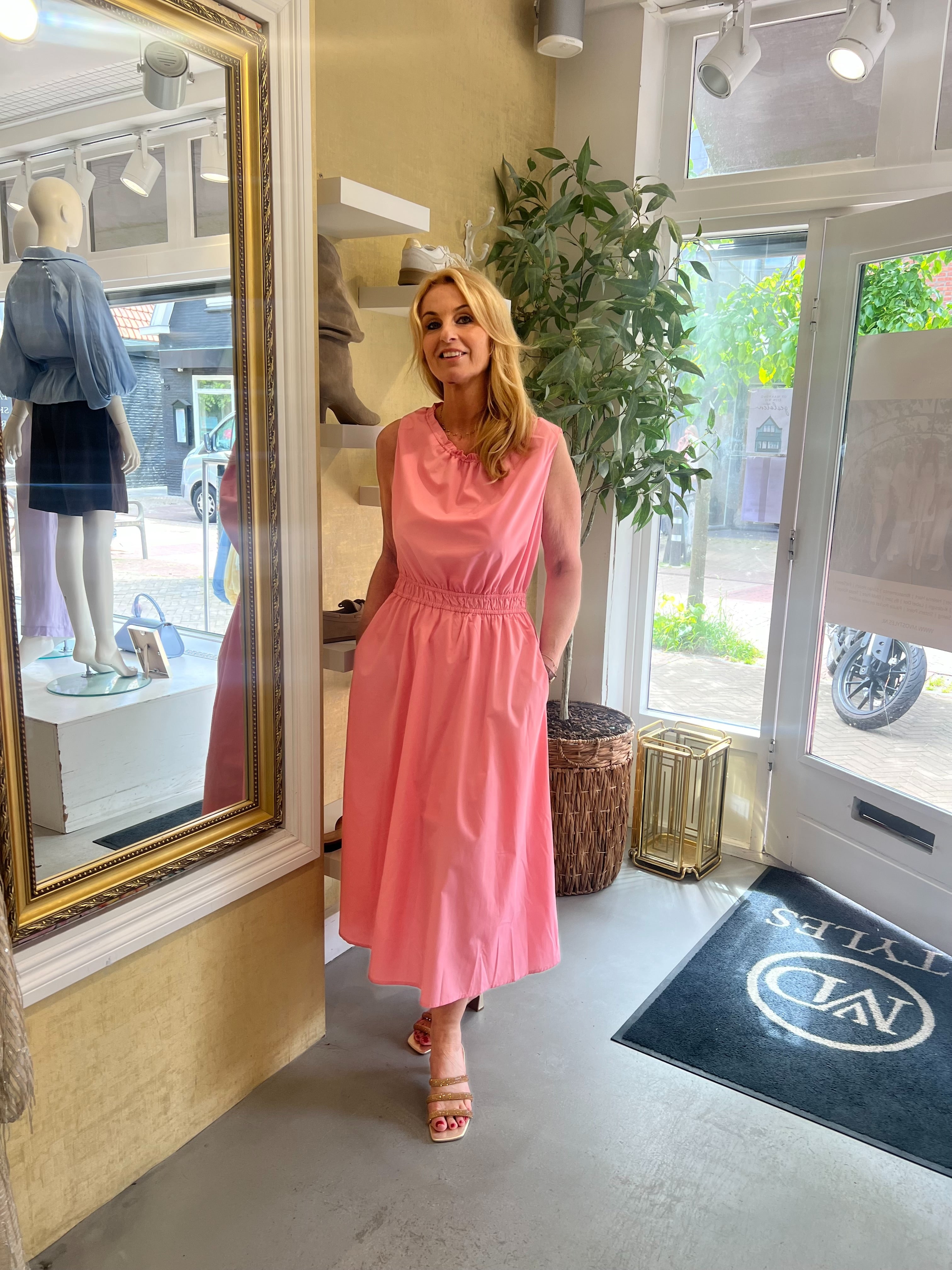 SistersPoint Viline Dress Rose