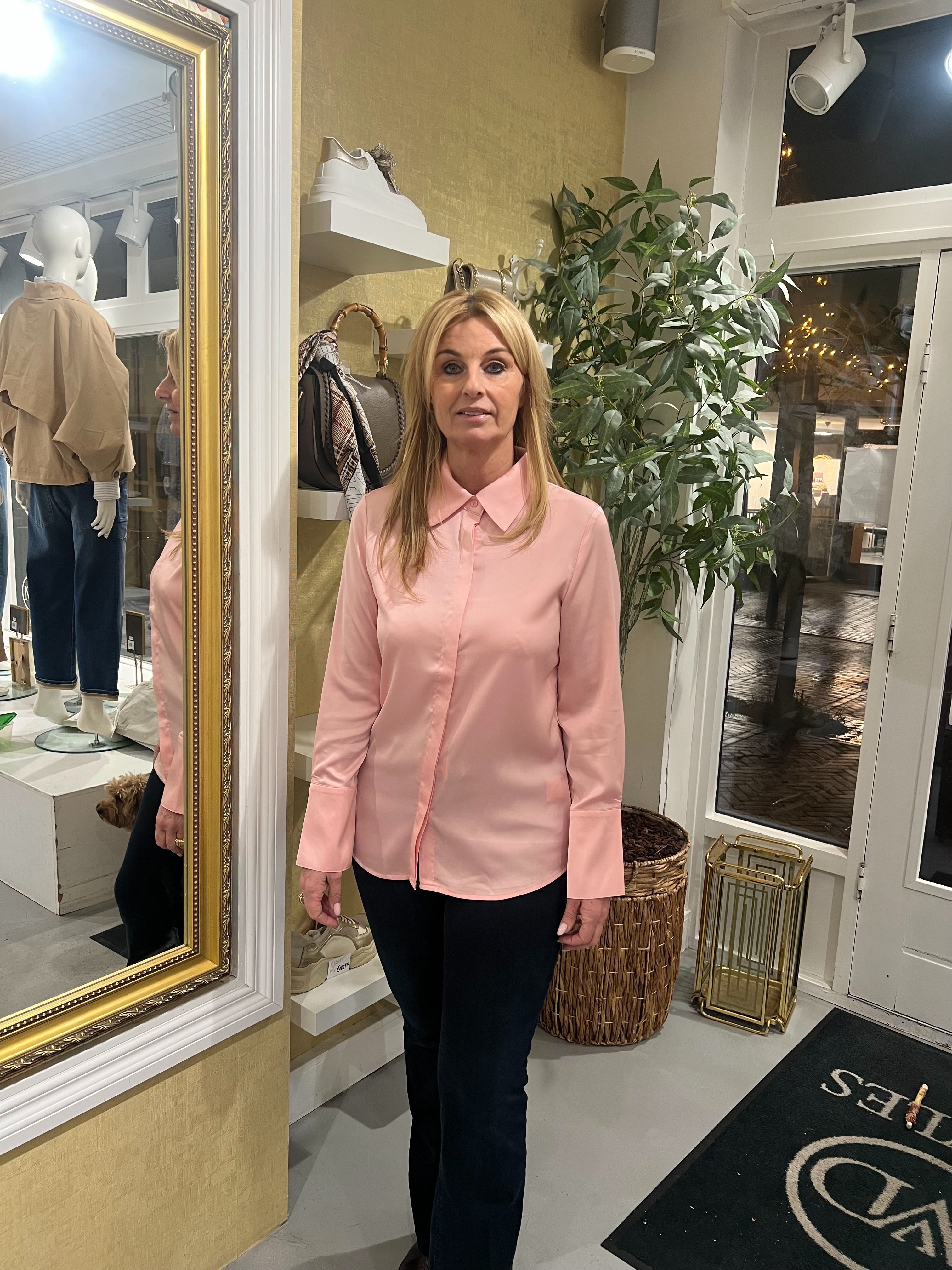 MVD Glans Blouse – Soft Pink