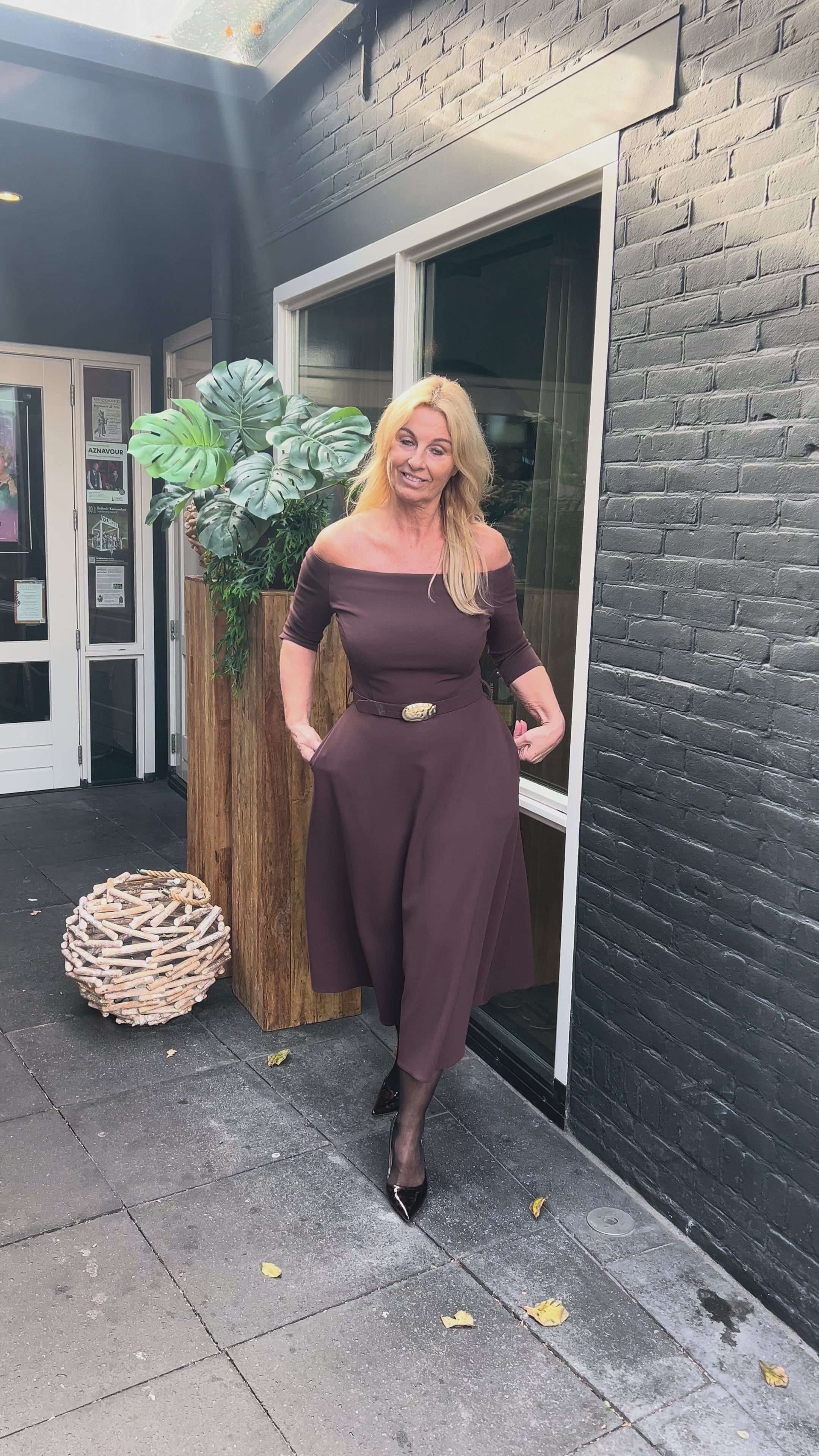 Rinascimento Belted Bateau Neck Midi Dress Bruin