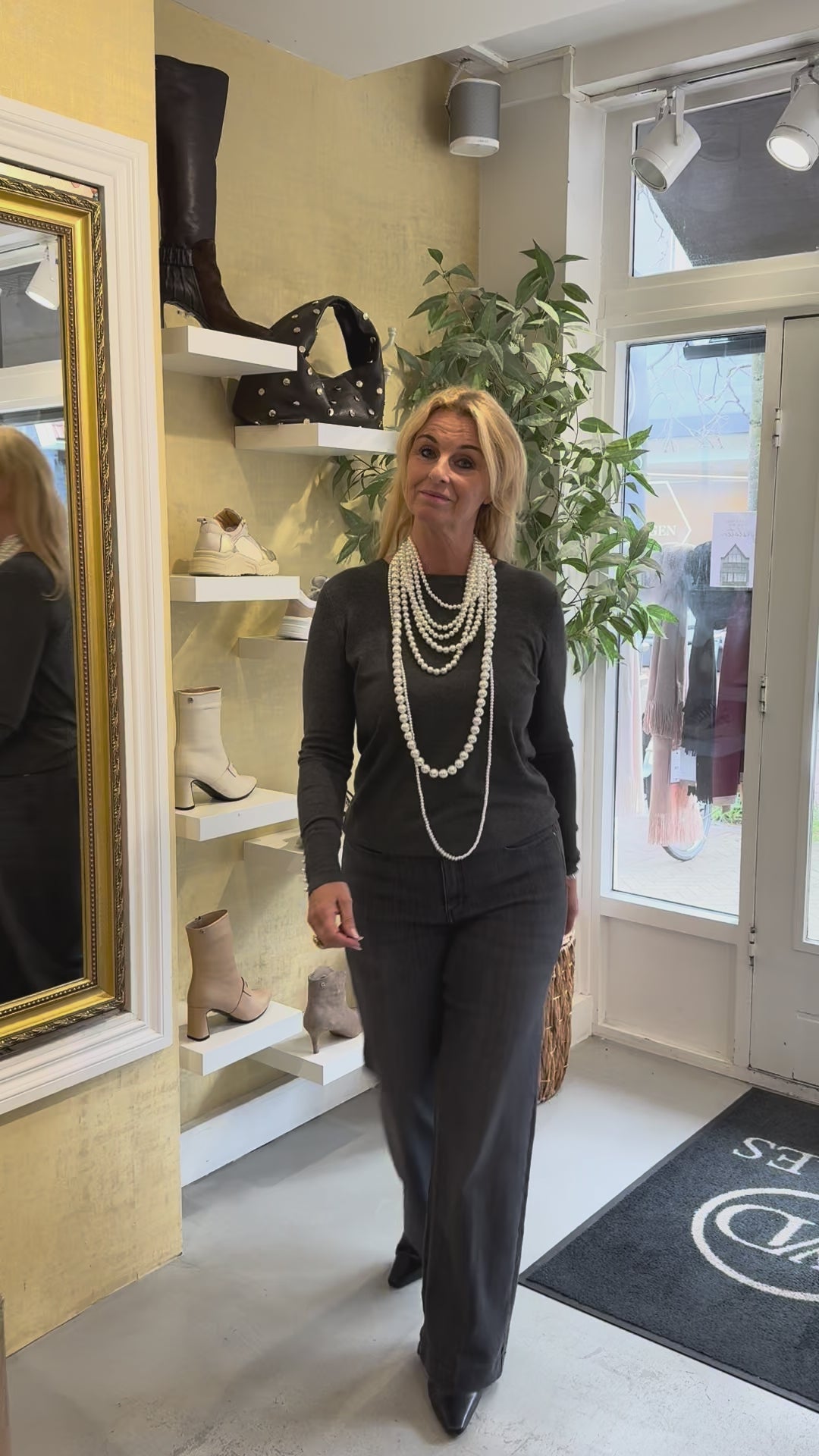 MVD Styles The Label - Grijs Truitje met Parelmanchet