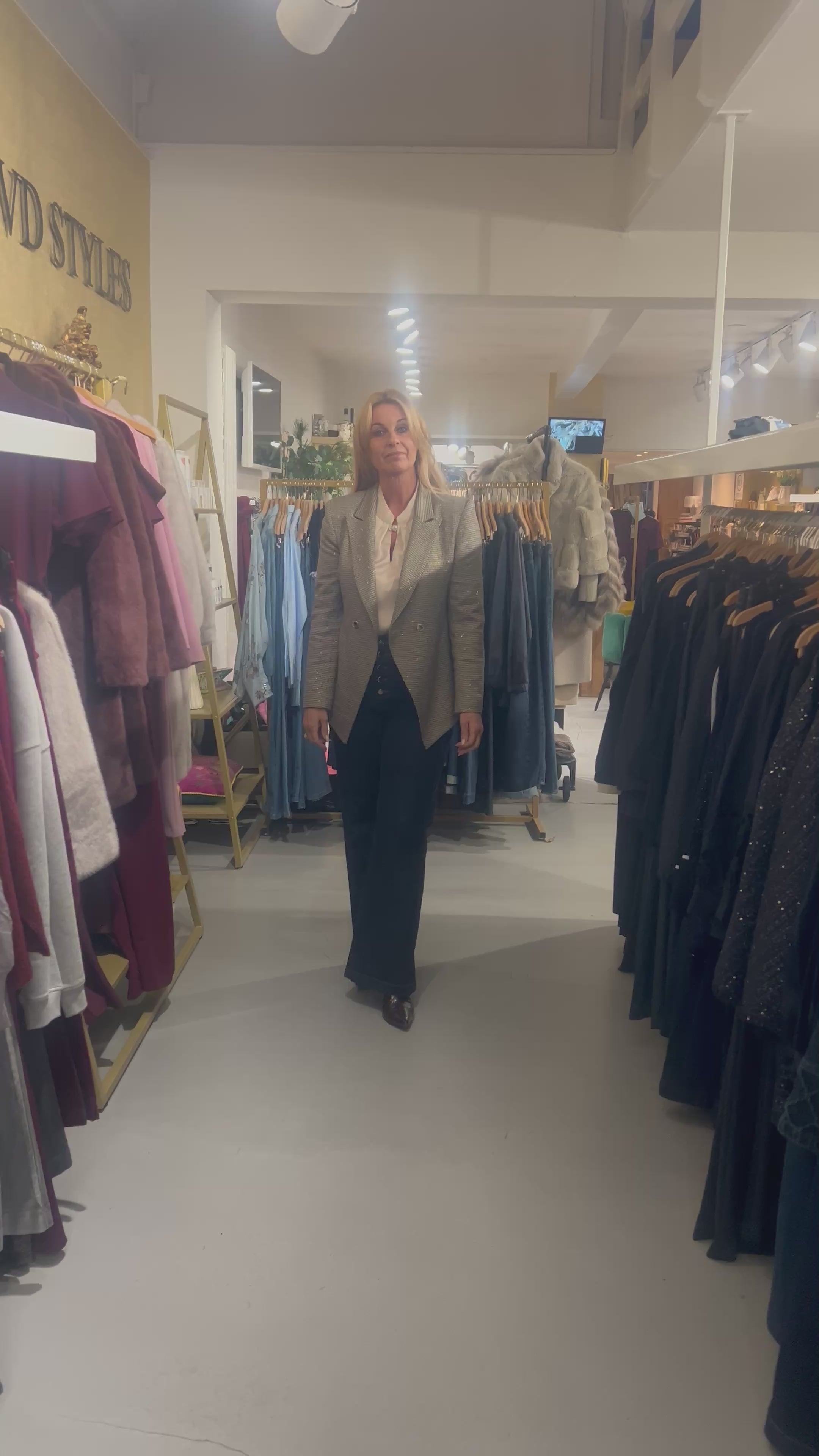 Rinascimento Blouse met diamant detail wit