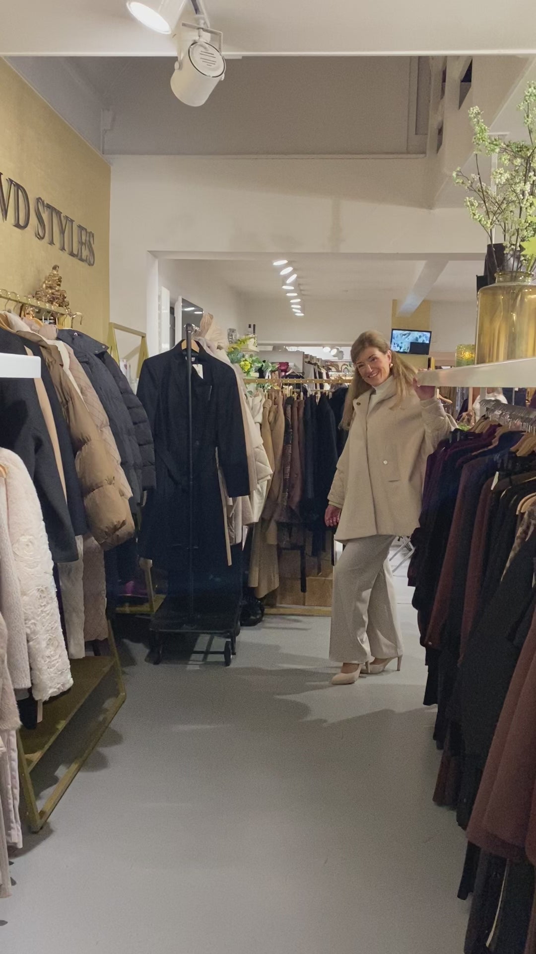 Beaumont Brigit Capejas