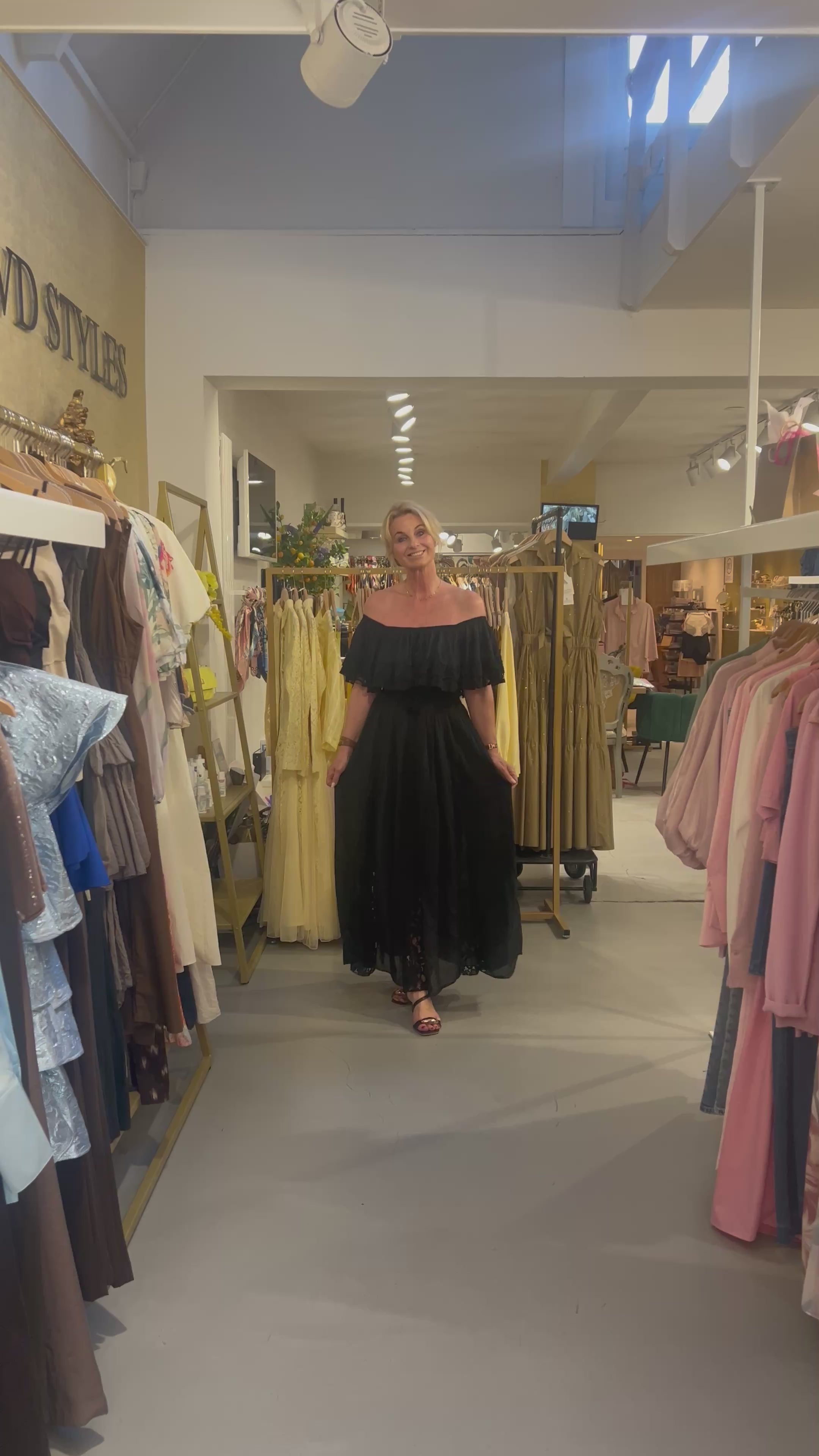 MVD Kanten Off-Shoulder Maxi Jurk Zwart