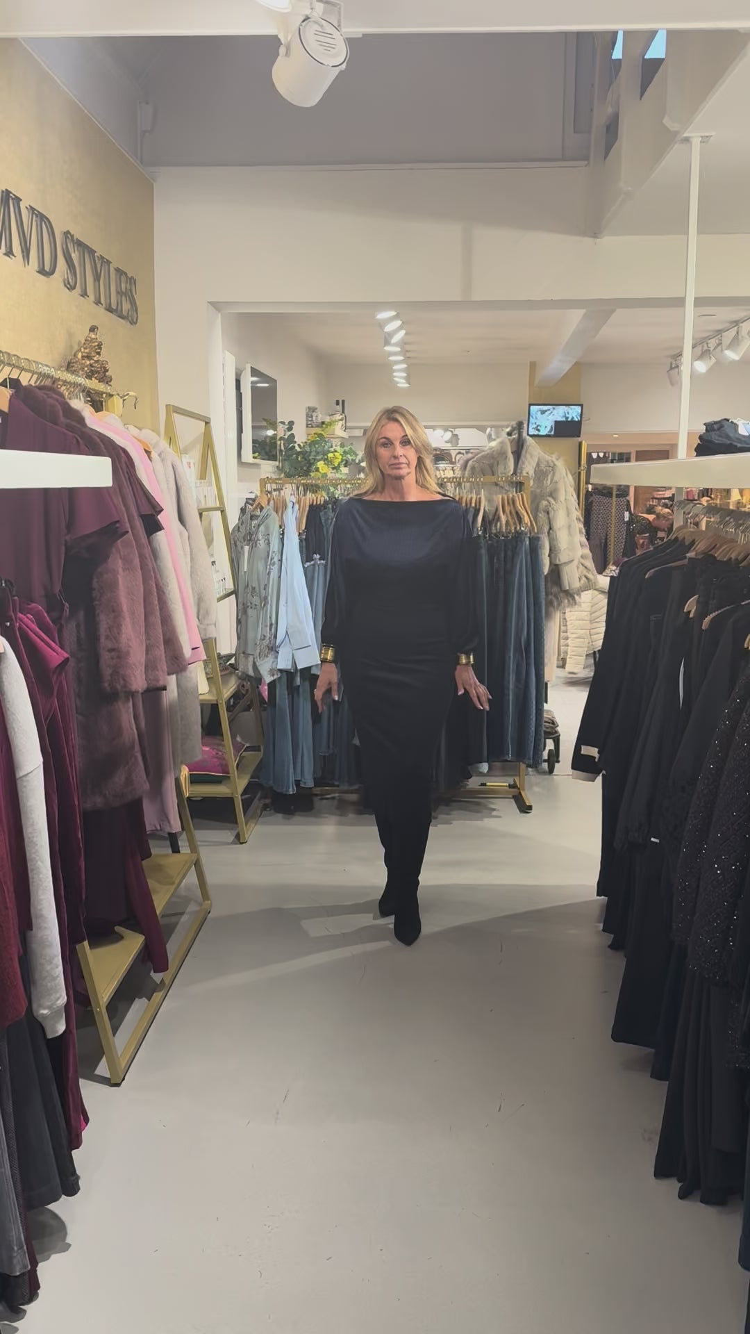 Rinascimento Sheath Jurk met watervalhals