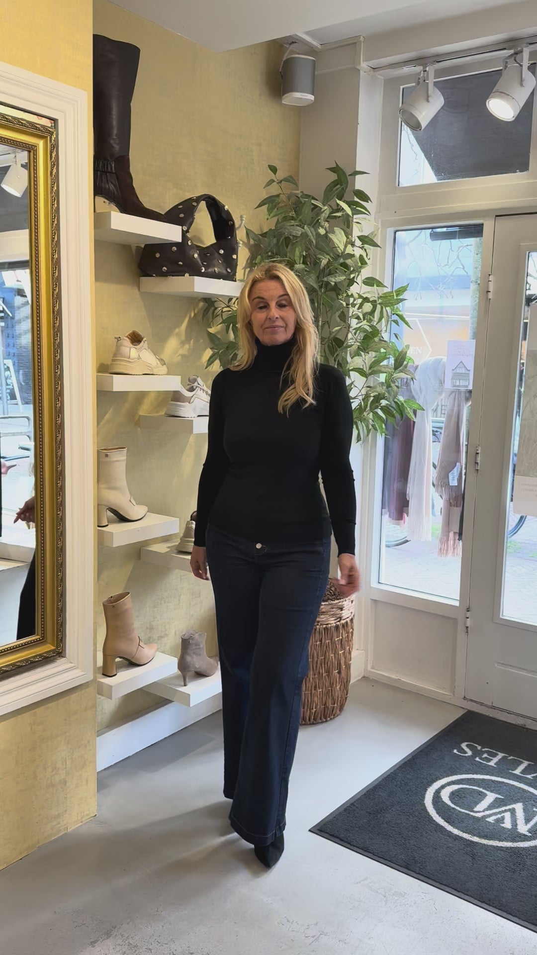 MVD Clothes Coltruitje zwart