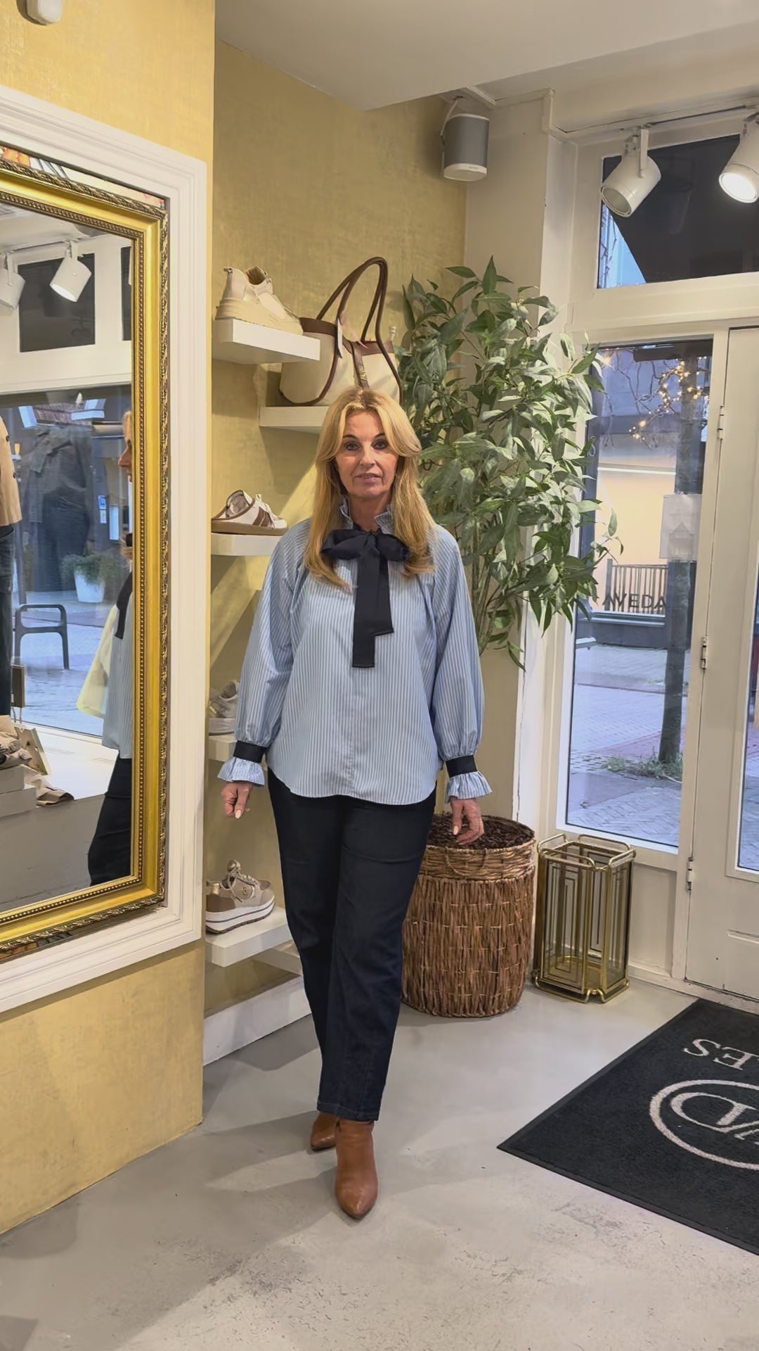 MVD Blauwe Blouse met Satijnen Strik
