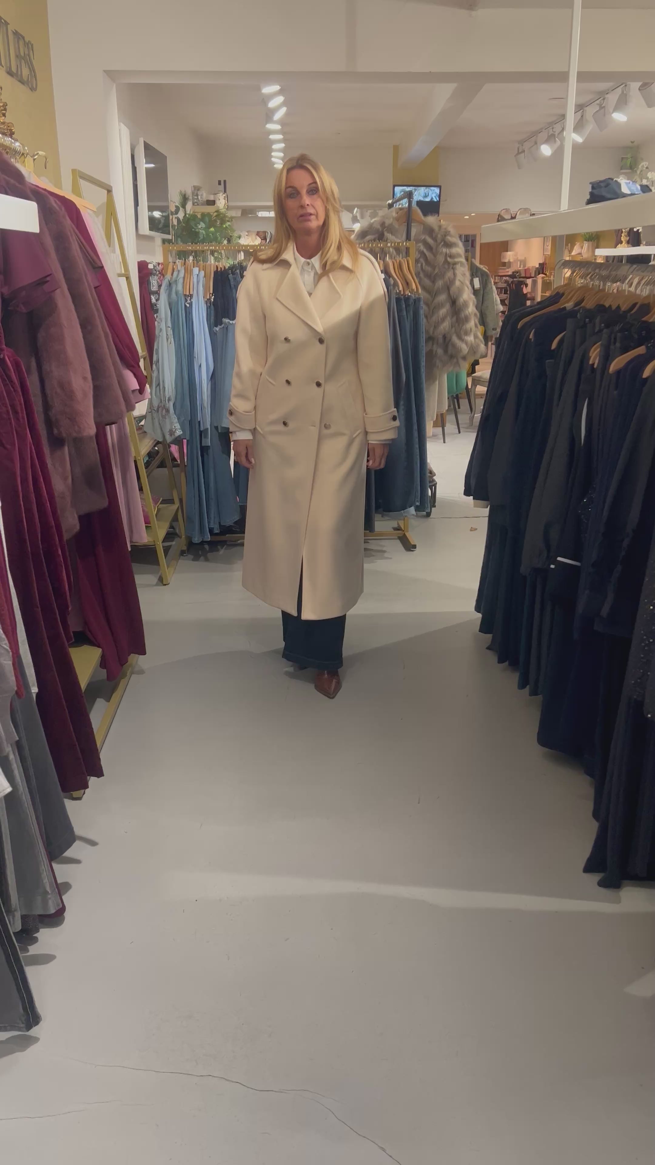 Rinascimento Beige Oversized Jas