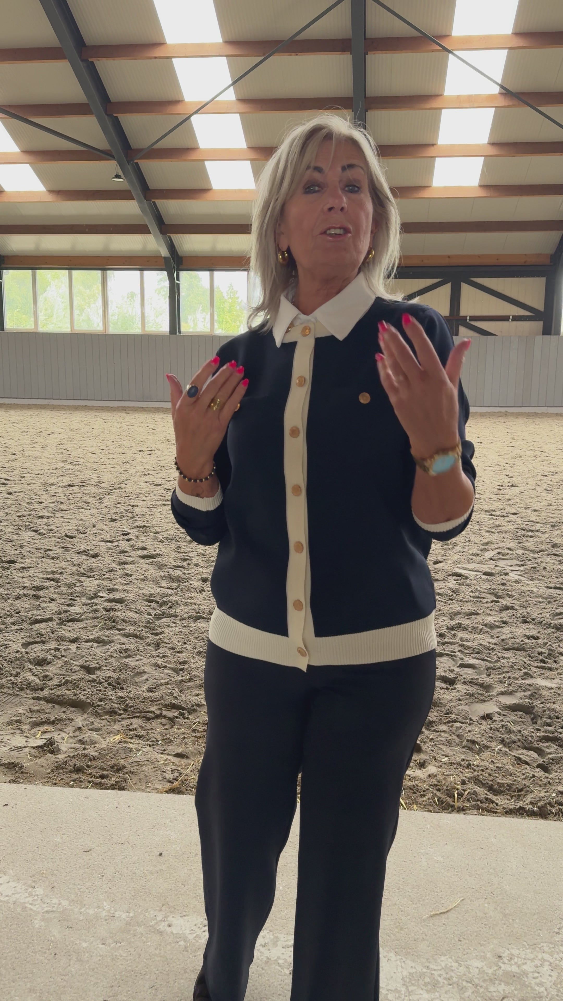 MVD Styles The Label – Donkerblauw Vestje met gouden knopen