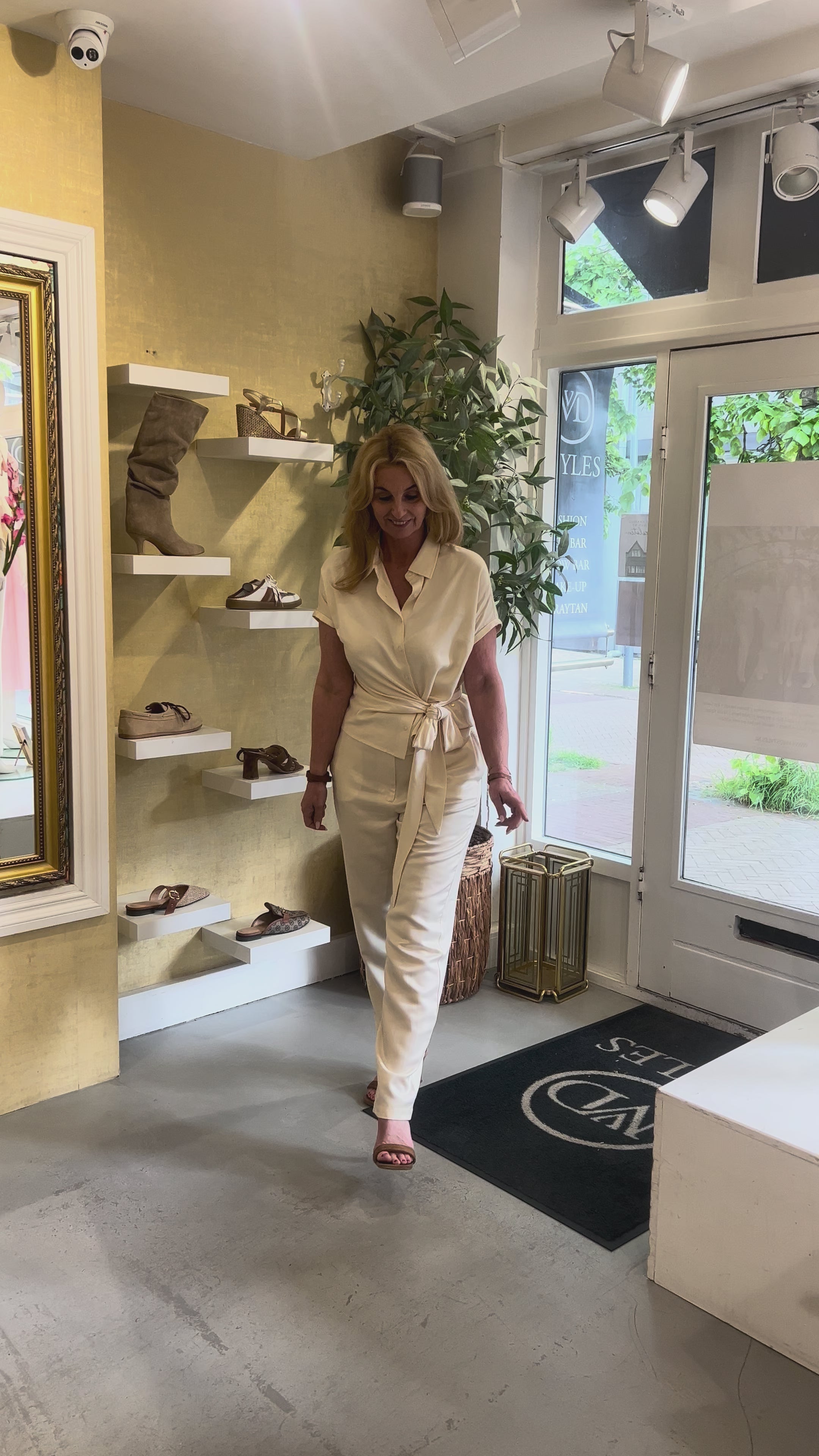Accentil Floor Pants Off White