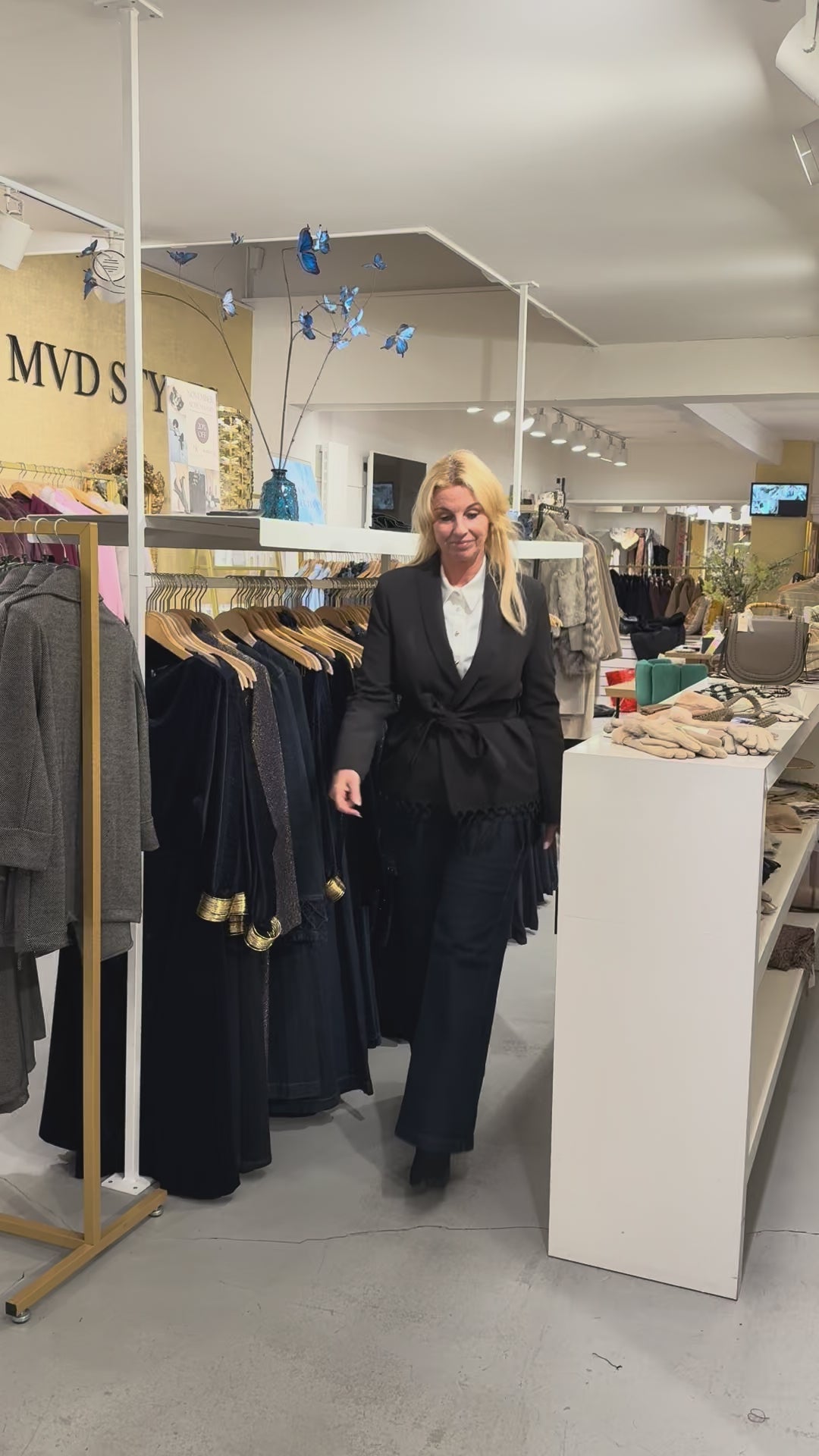 Rinascimento Zwarte Blazer met Franjes en Ceintuur