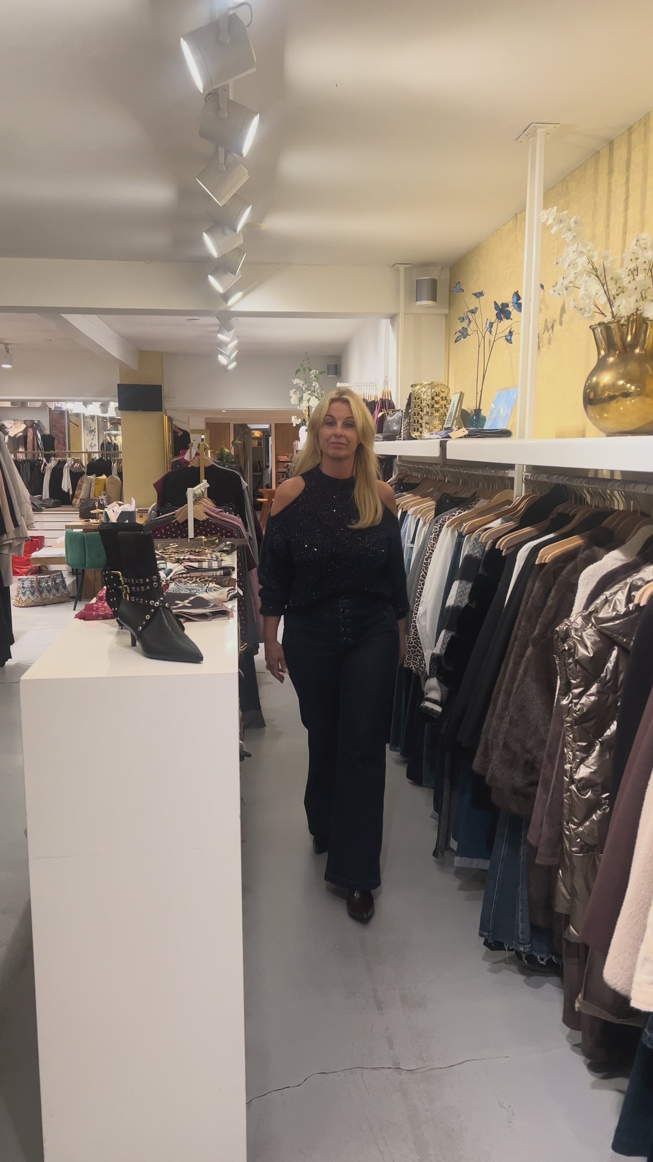 Rinascimento Navy Trui met Blote Schouders & Glitter