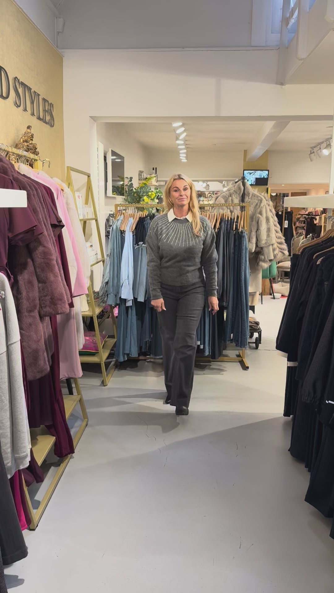 Access Gebreide trui met diamantjes grijs